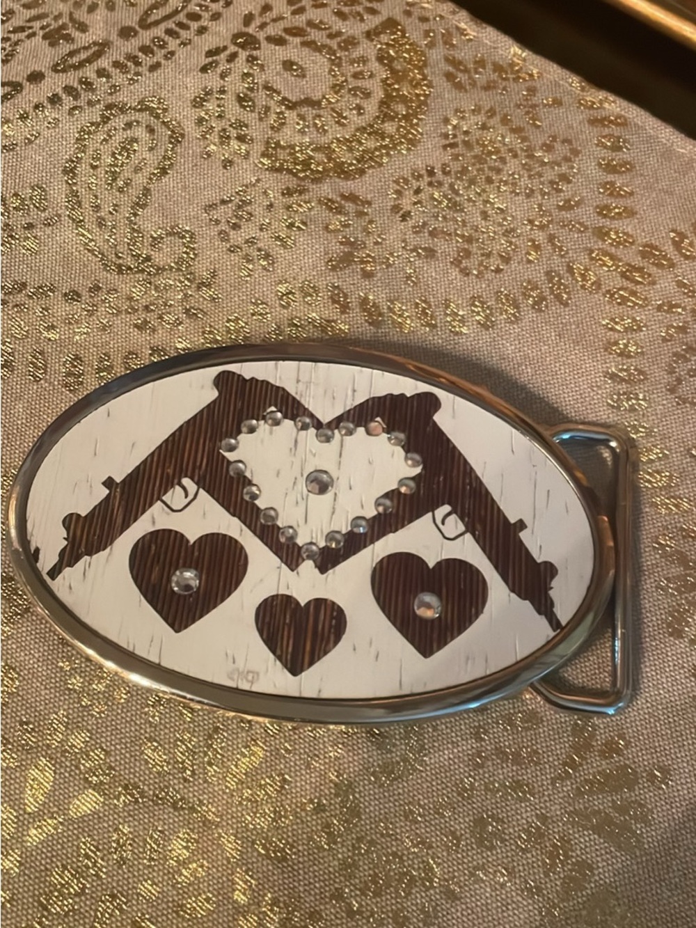 Buckle Down-Decorative Heart & Pistols Oval Belt Buckle - White and Brown